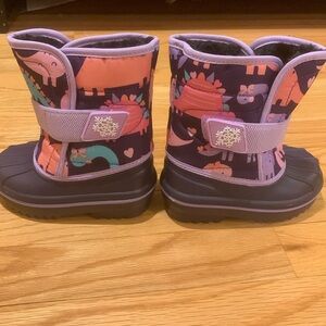 DINO PRINT. Baby/Toddler girl snow boots. The Children’s place brand. Size 5.